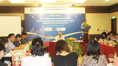 Tổng cục trưởng Tổng cục Du lịch Nguyễn Văn Tuấn phát biểu tại họp báo